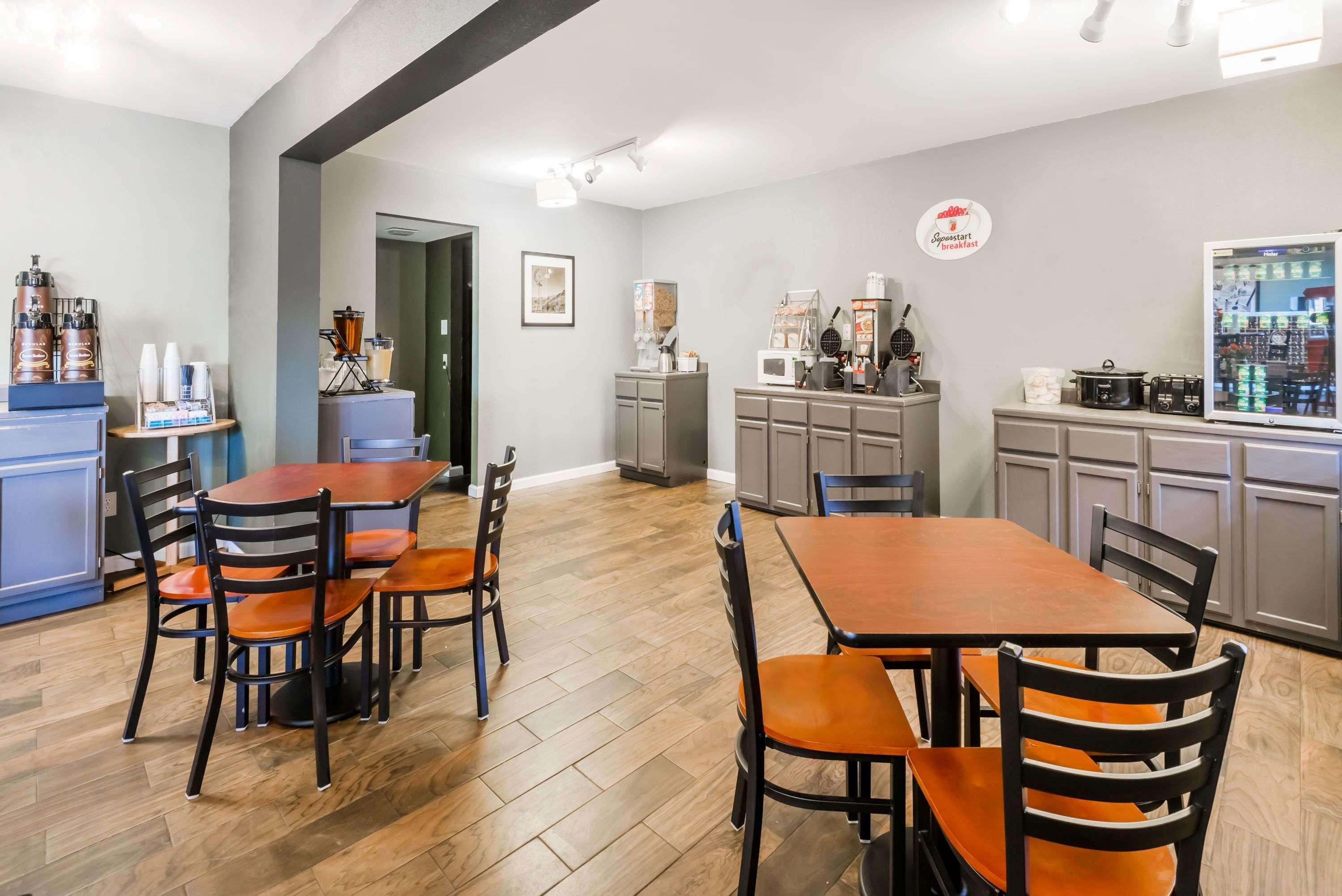 Deluxe Inn & Suites Junction City Buitenkant foto