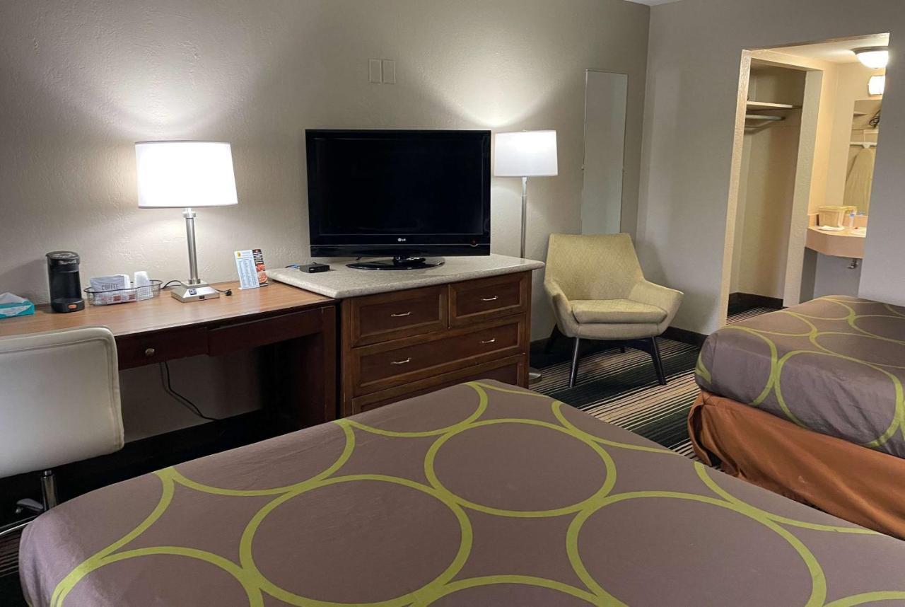Deluxe Inn & Suites Junction City Buitenkant foto
