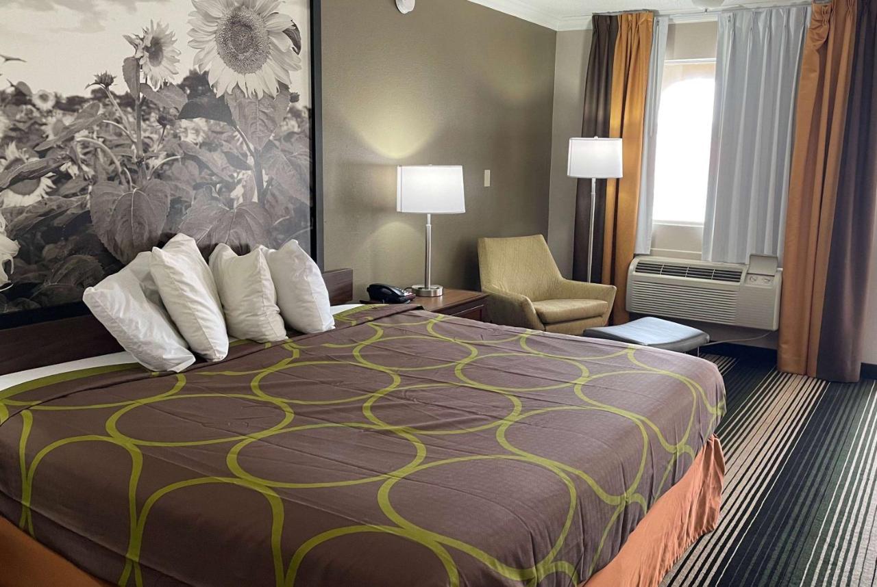 Deluxe Inn & Suites Junction City Buitenkant foto