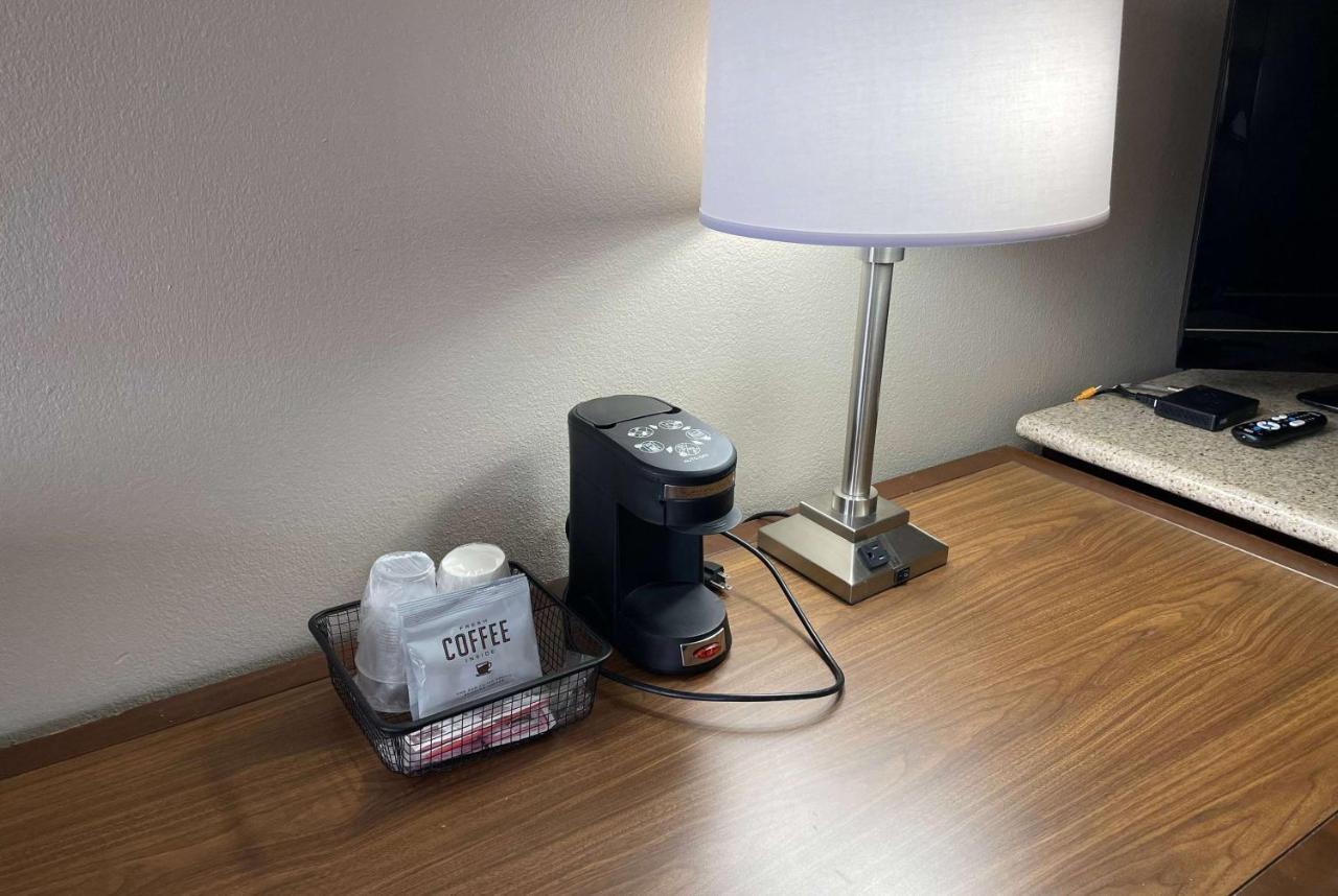 Deluxe Inn & Suites Junction City Buitenkant foto