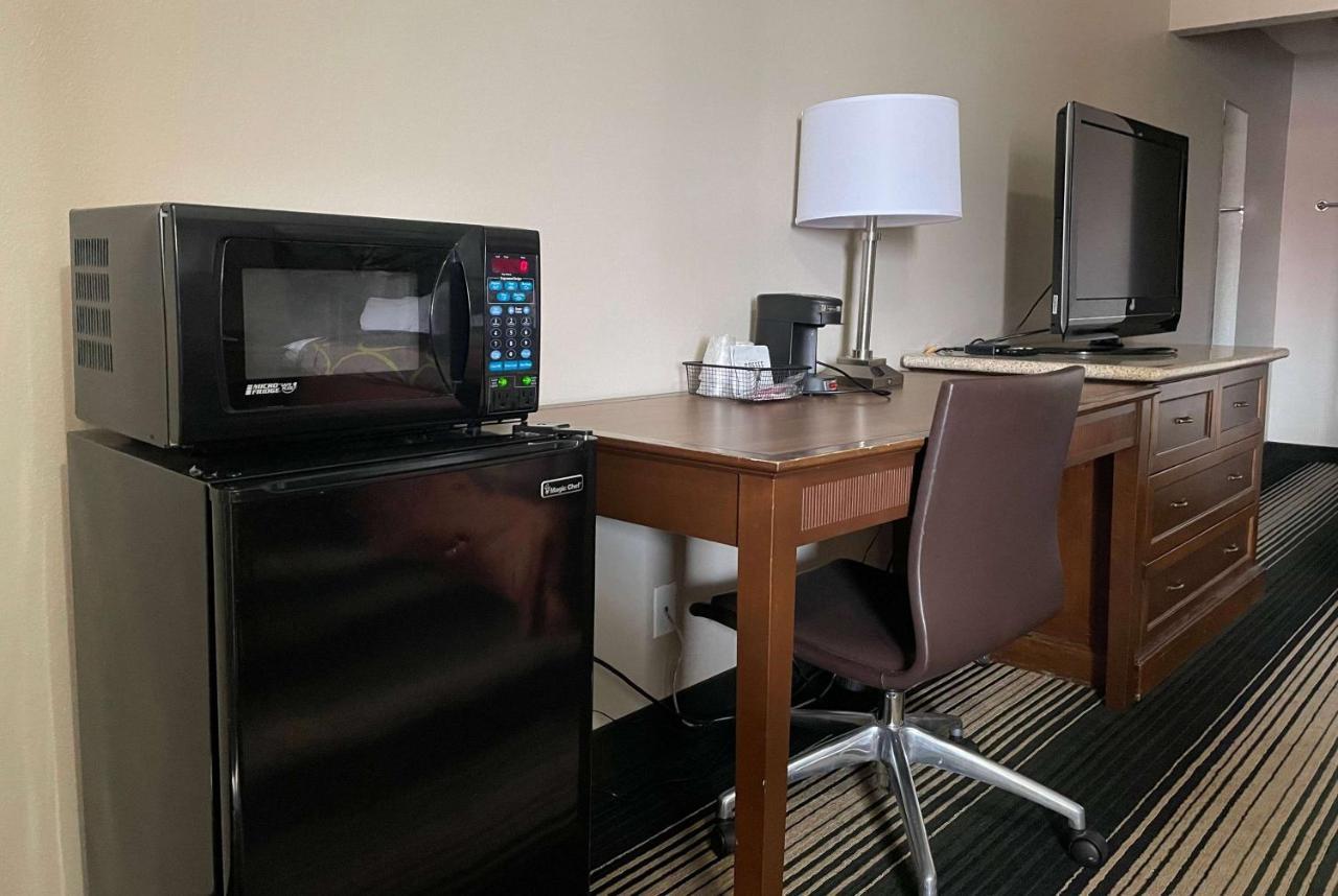Deluxe Inn & Suites Junction City Buitenkant foto