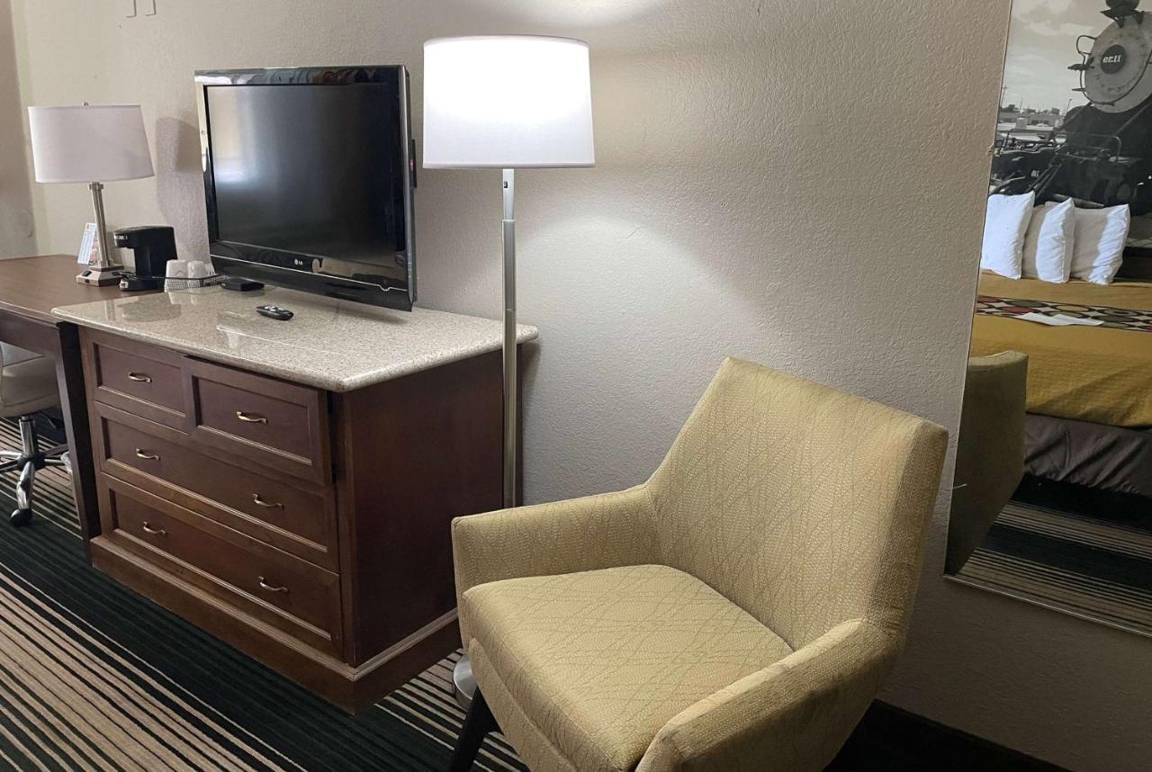 Deluxe Inn & Suites Junction City Buitenkant foto
