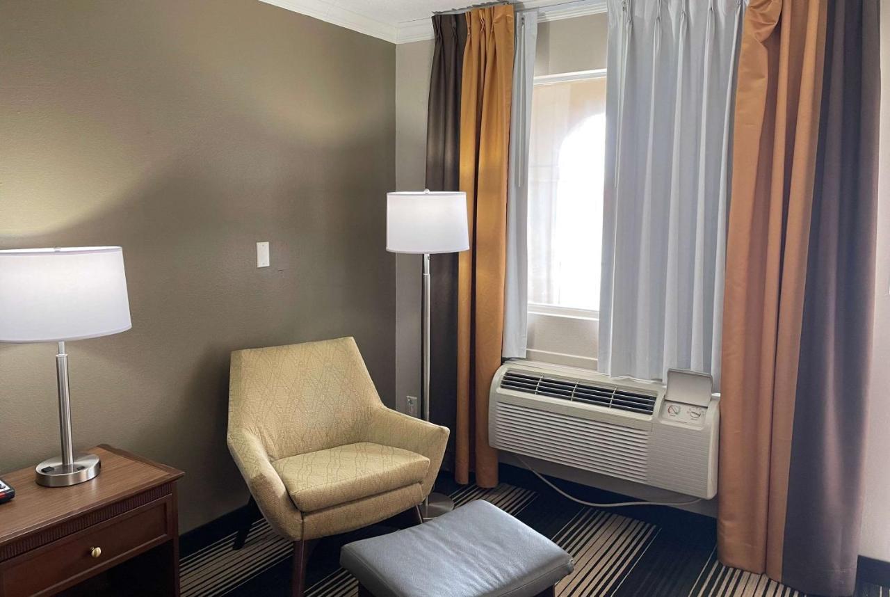 Deluxe Inn & Suites Junction City Buitenkant foto