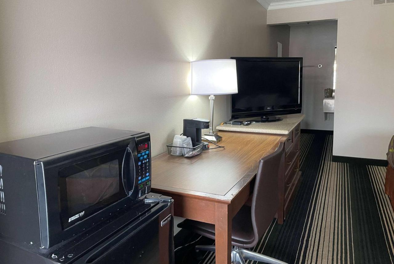 Deluxe Inn & Suites Junction City Buitenkant foto