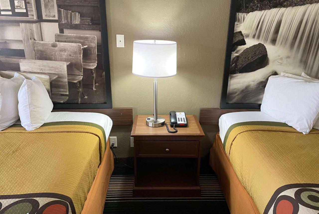 Deluxe Inn & Suites Junction City Buitenkant foto