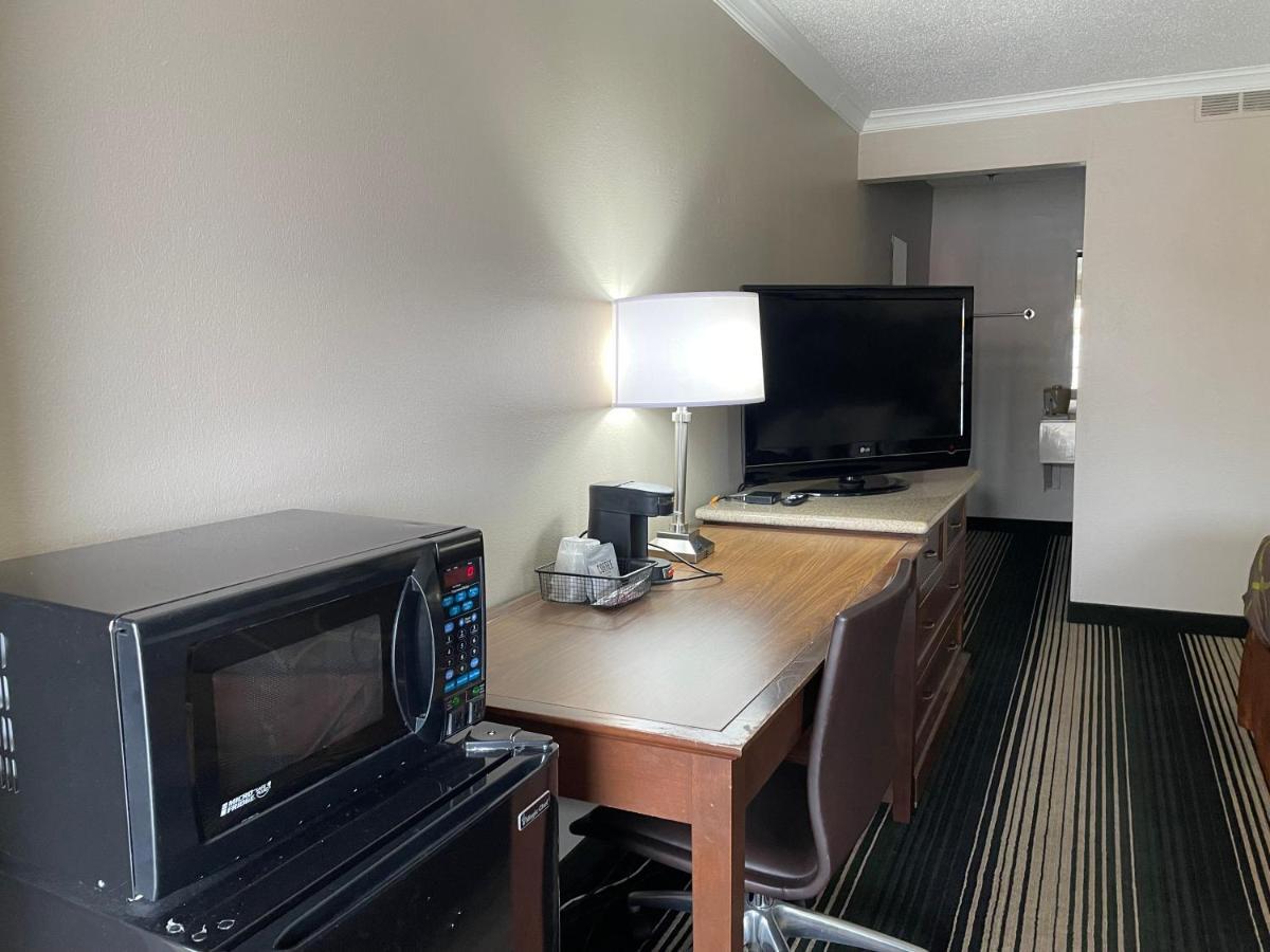 Deluxe Inn & Suites Junction City Buitenkant foto