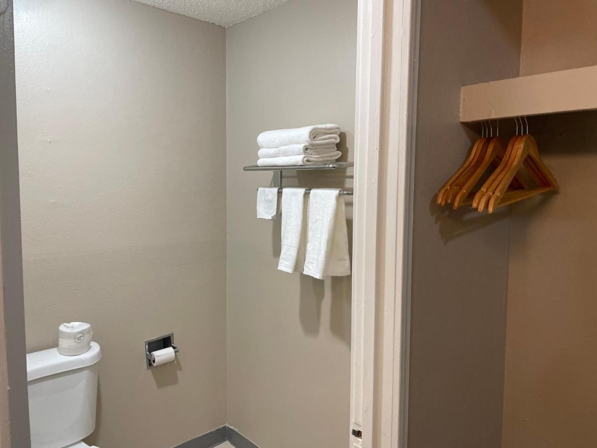 Deluxe Inn & Suites Junction City Buitenkant foto