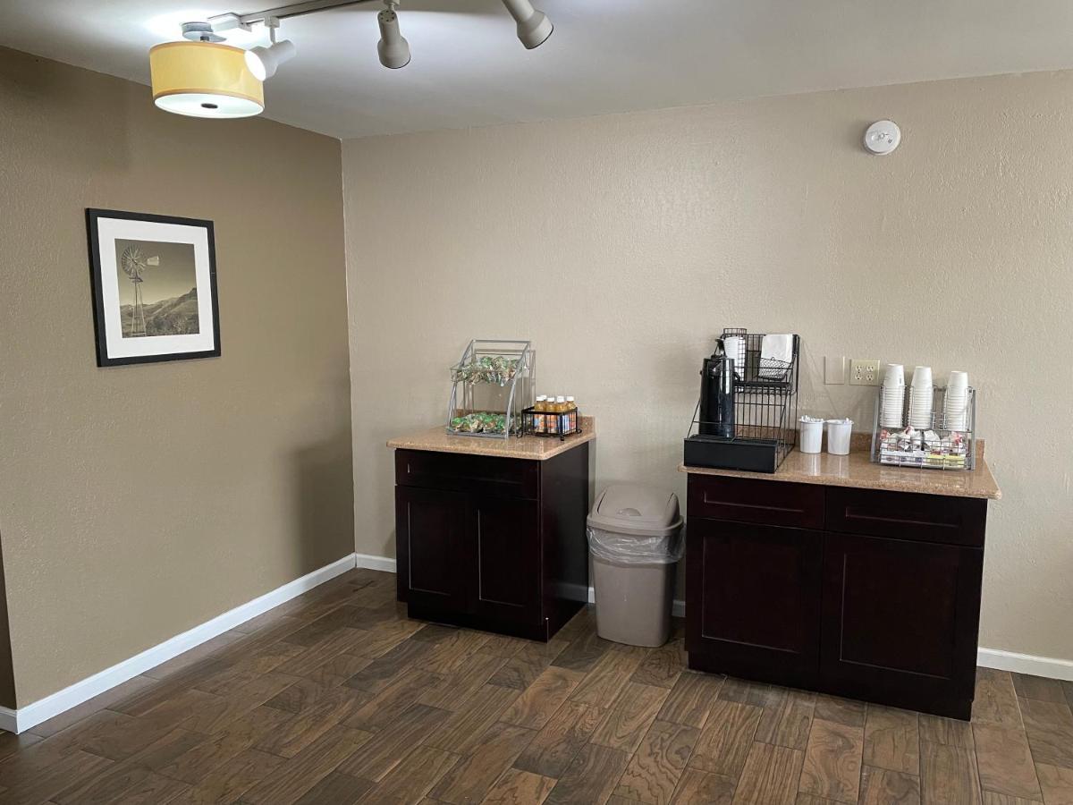 Deluxe Inn & Suites Junction City Buitenkant foto