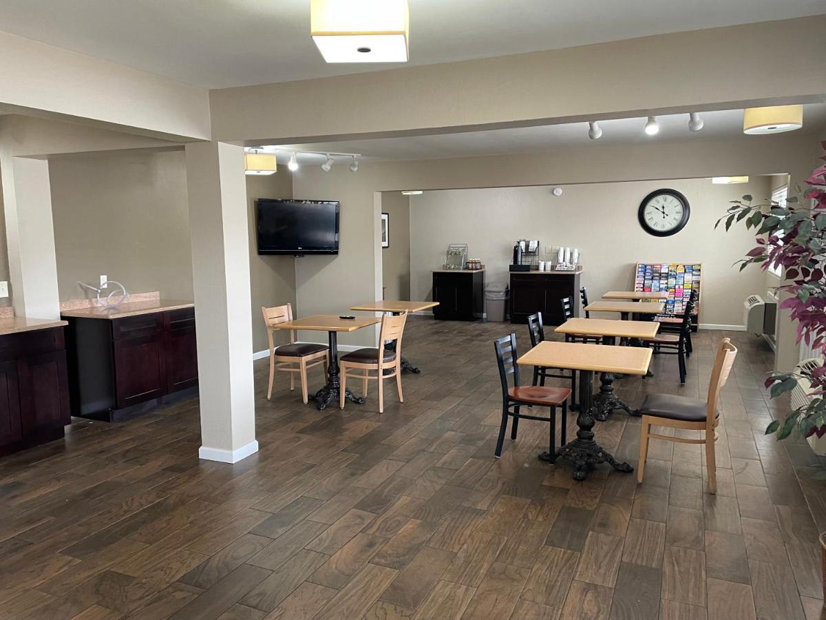 Deluxe Inn & Suites Junction City Buitenkant foto