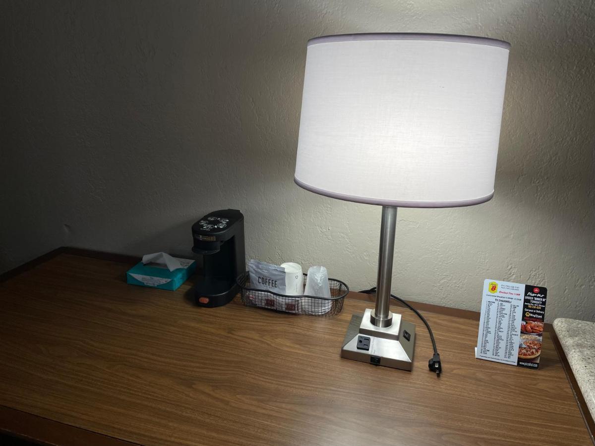 Deluxe Inn & Suites Junction City Buitenkant foto