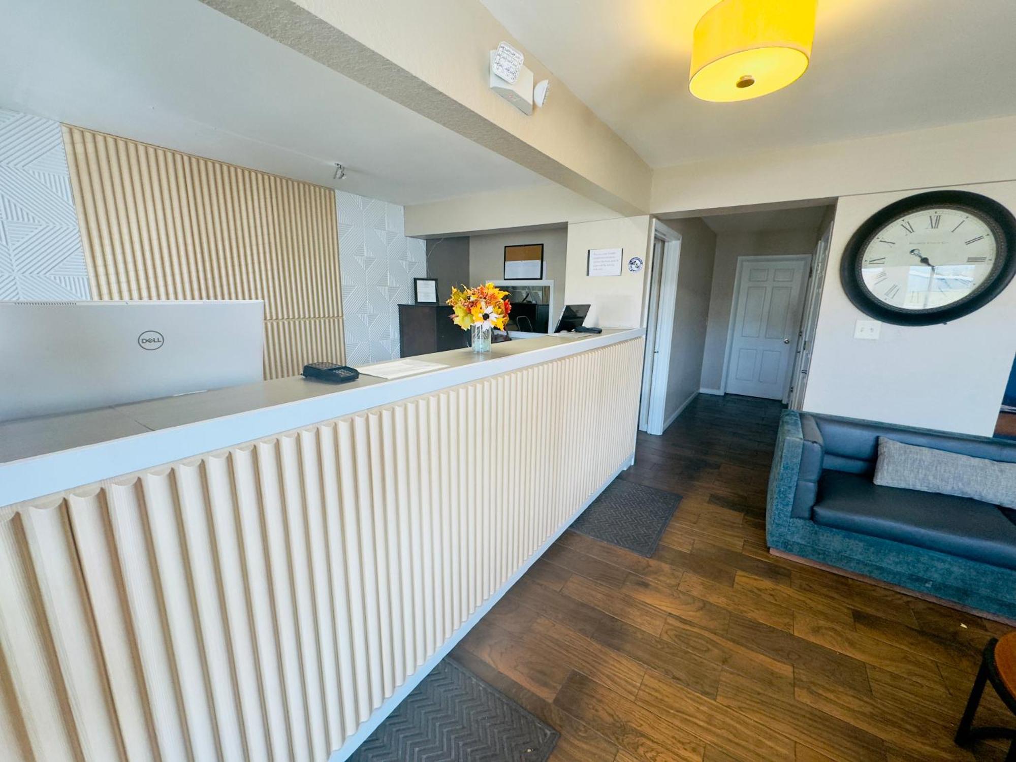 Deluxe Inn & Suites Junction City Buitenkant foto