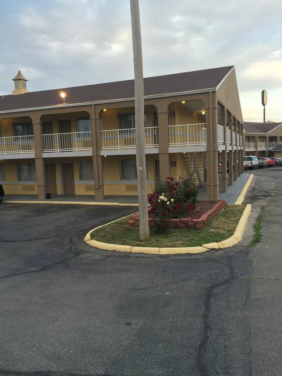 Deluxe Inn & Suites Junction City Buitenkant foto