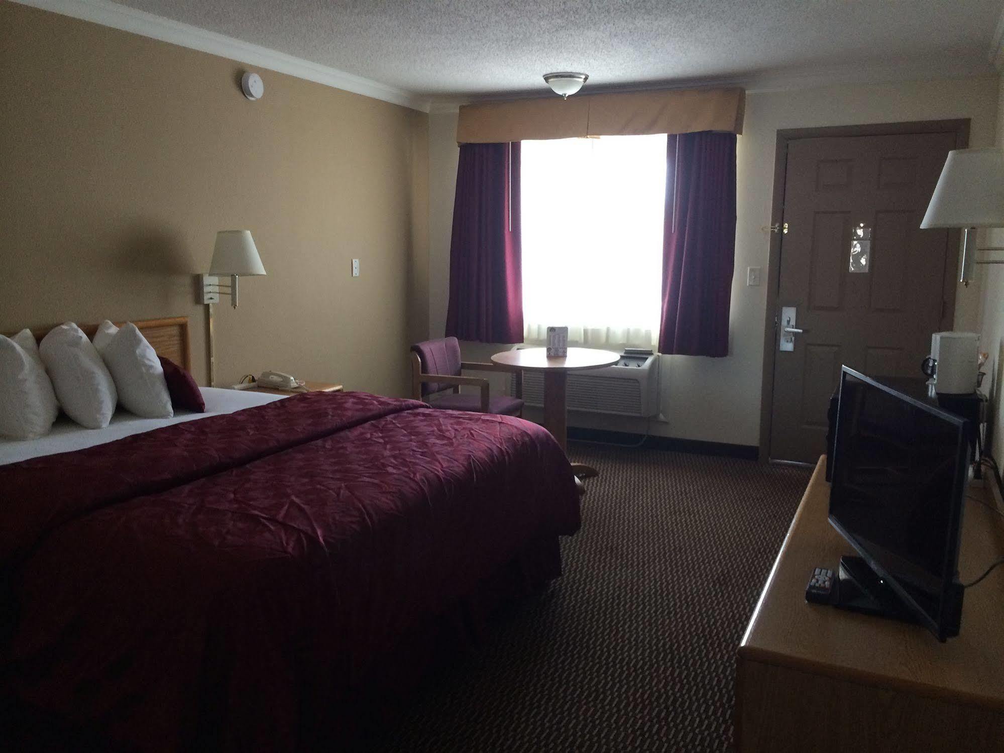 Deluxe Inn & Suites Junction City Buitenkant foto