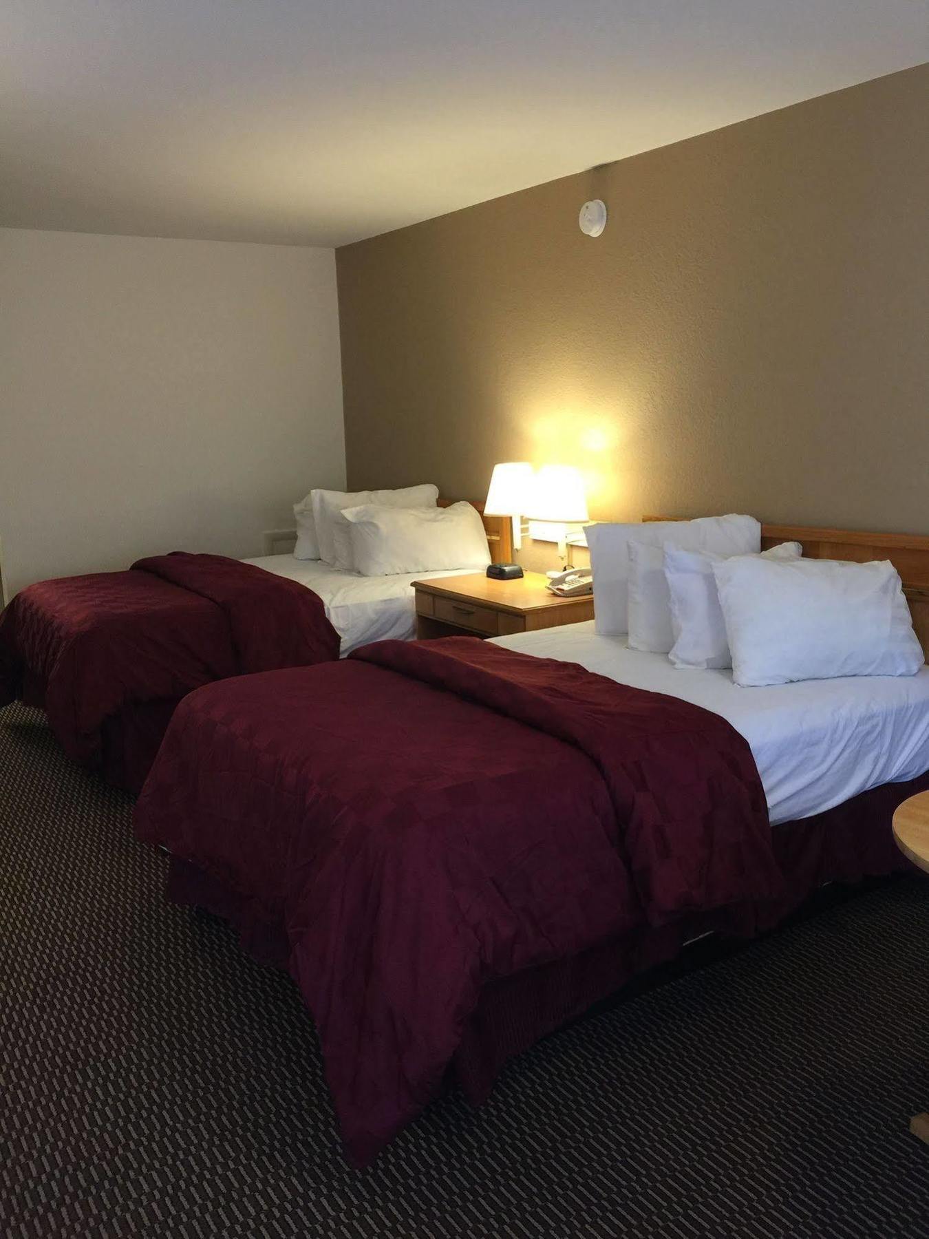 Deluxe Inn & Suites Junction City Buitenkant foto