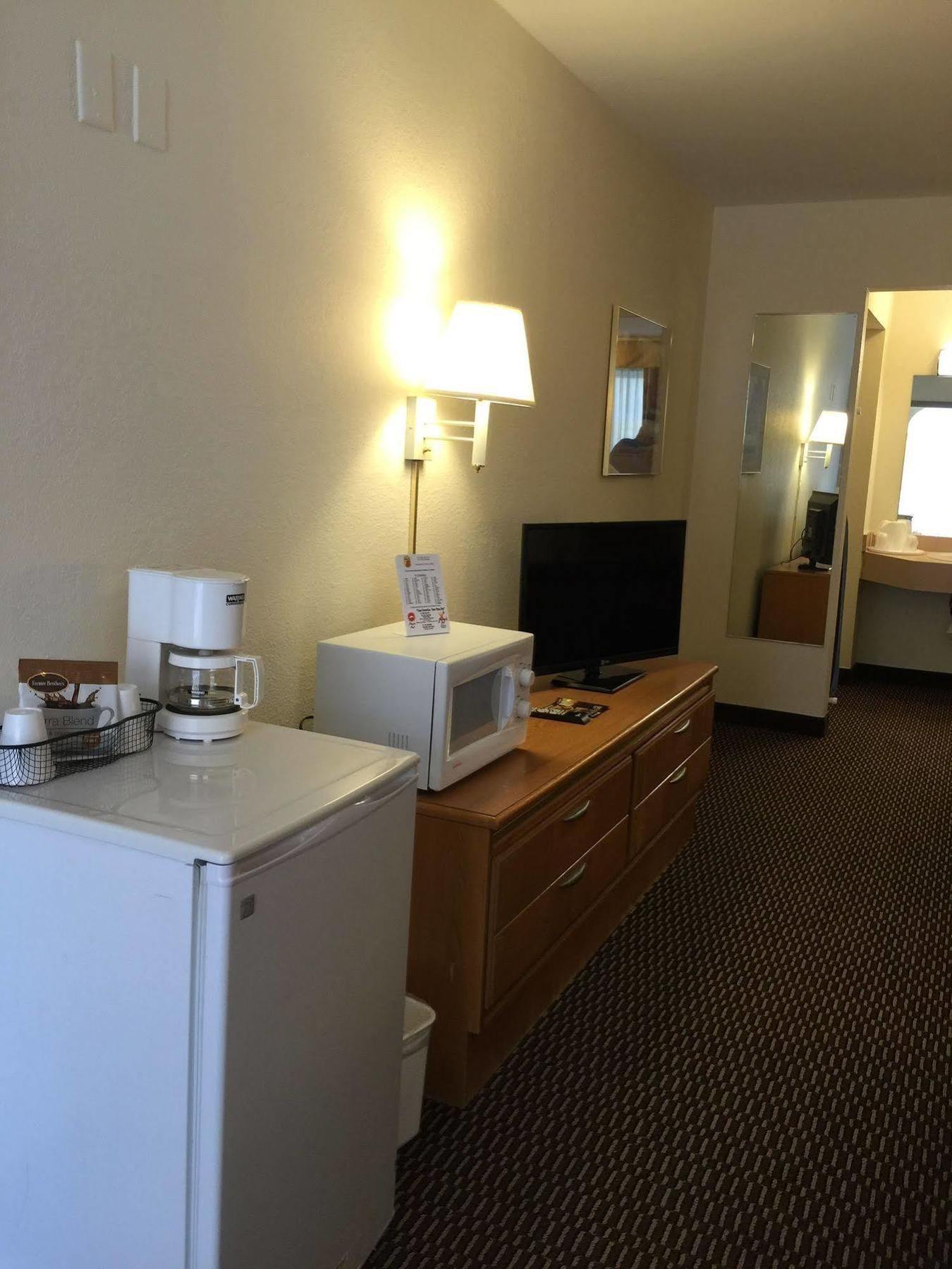 Deluxe Inn & Suites Junction City Buitenkant foto
