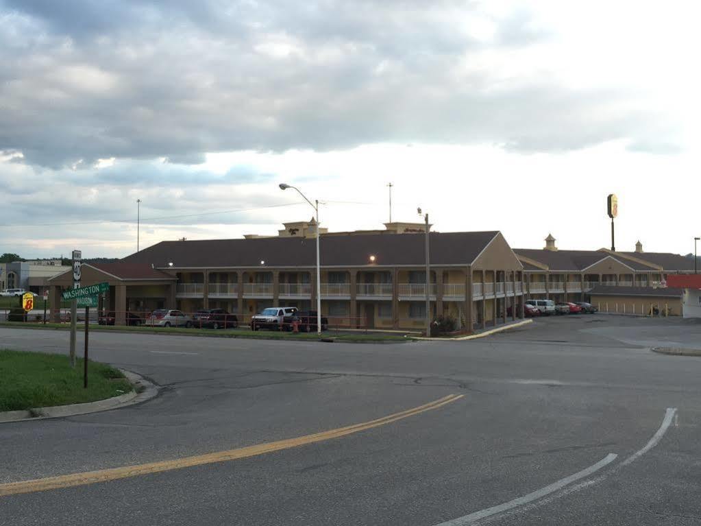 Deluxe Inn & Suites Junction City Buitenkant foto